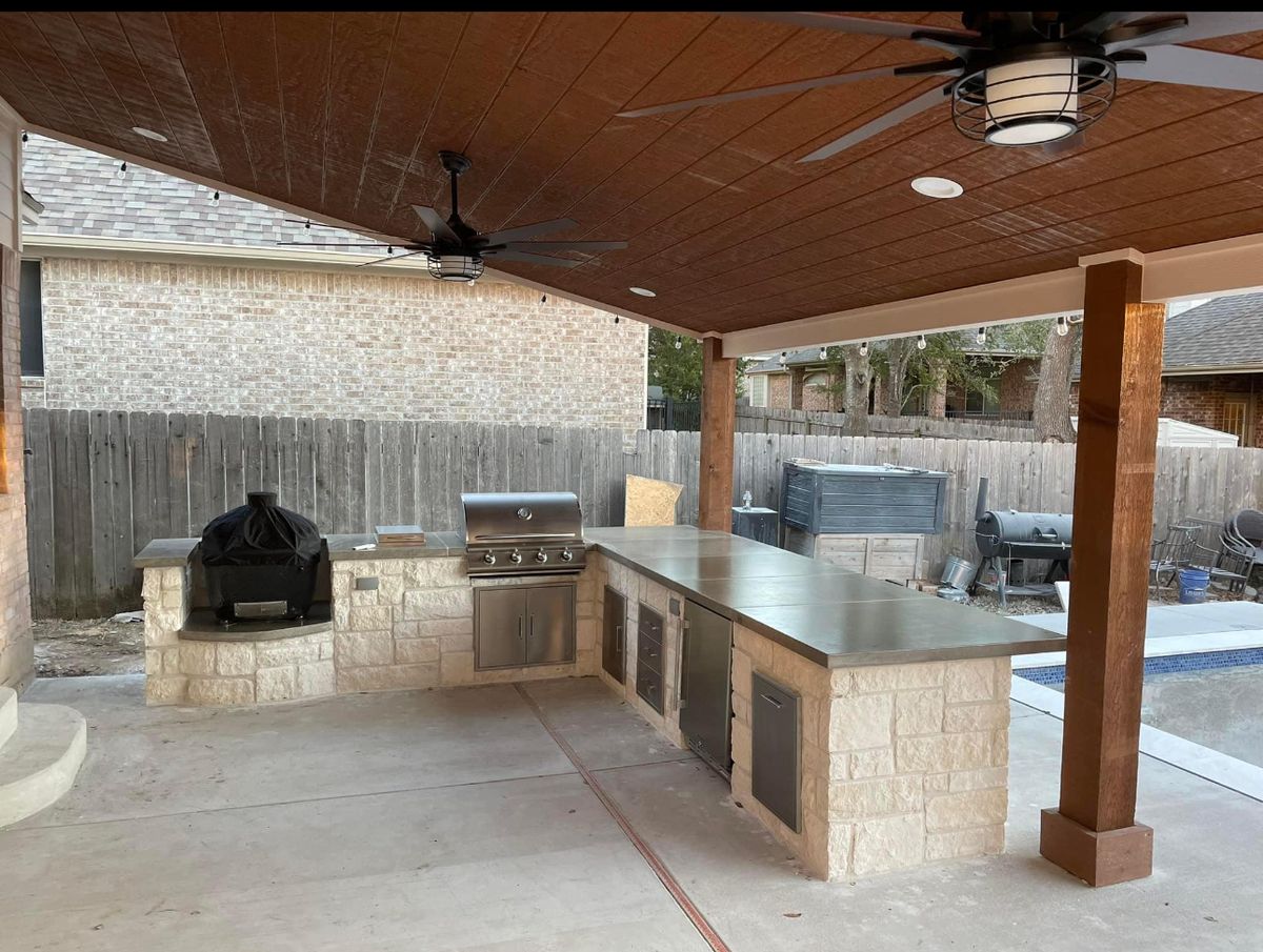 Granite counter and stainless appliances on a covered outdoor kitchen in Round Rock