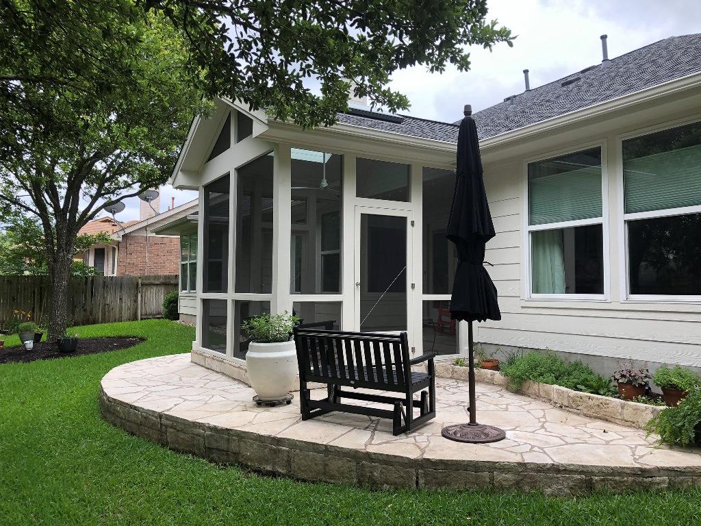 Screen room addition on a Falcon Pointe home in Pflugerville